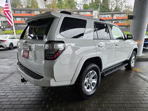 Used 2024 Toyota 4Runner SR5 Premium w/ Moonroof Package image 5