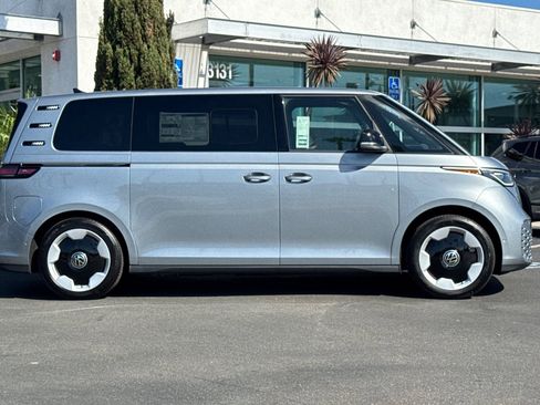 New 2025 Volkswagen ID. Buzz Pro S image 4