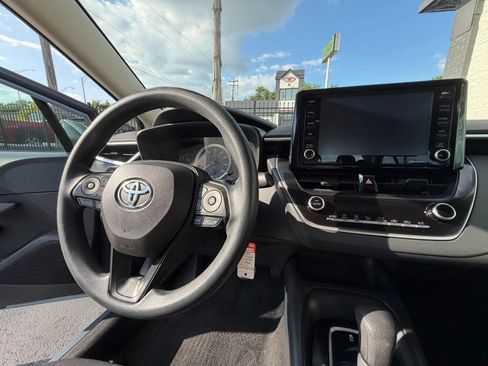 Used 2022 Toyota Corolla LE FWD image 35