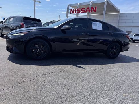 Used 2023 Hyundai Elantra SEL FWD image 2