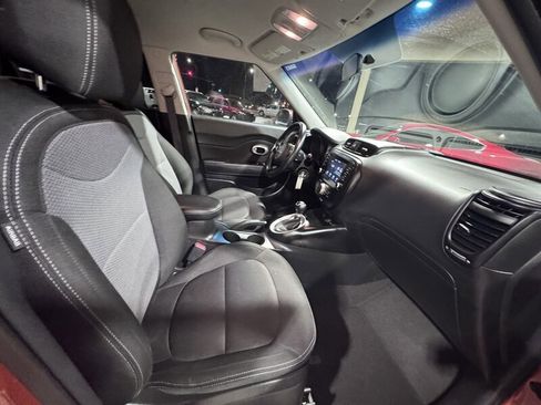 Used 2018 Kia Soul + image 15