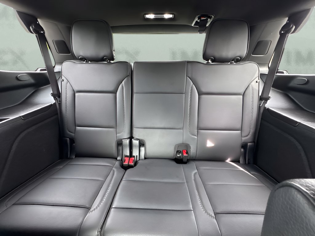 Used 2025 GMC Yukon Denali RWD image 12