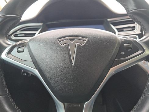 Used 2016 Tesla Model S 70 image 28
