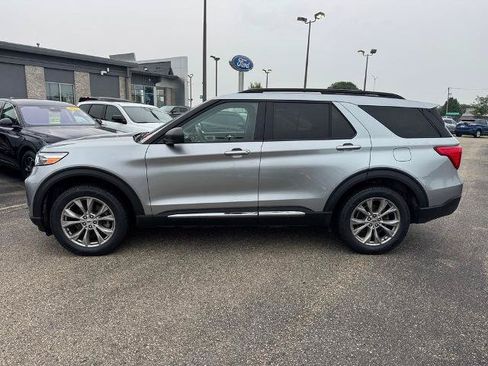 Certified 2022 Ford Explorer XLT w/ Equipment Group 202A AWD/4WD image 3