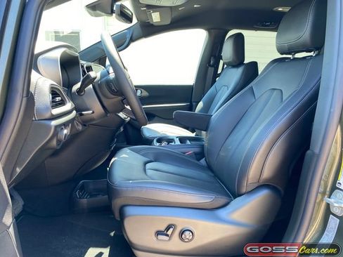 New 2027 Chrysler Pacifica Select AWD/4WD image 25