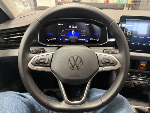 Used 2025 Volkswagen Jetta SE image 11