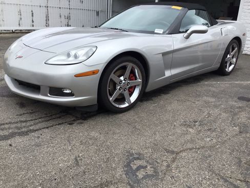Used 2007 Chevrolet Corvette Convertible w/ Preferred Equipment Group RWD image 2