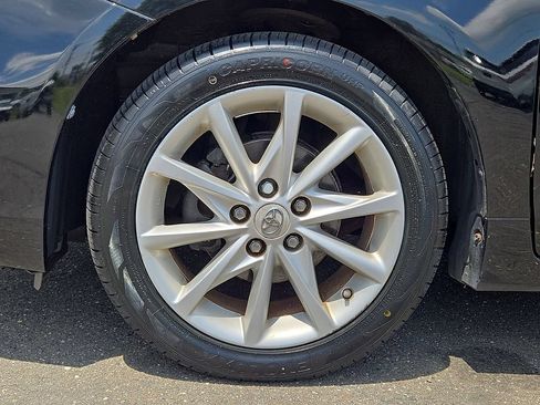 Used 2012 Toyota Prius V Five FWD image 9