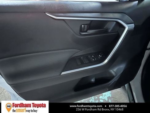 Used 2025 Toyota RAV4 LE AWD/4WD image 15