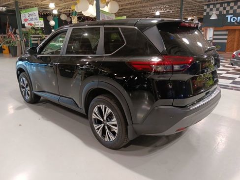 Used 2023 Nissan Rogue SV image 8