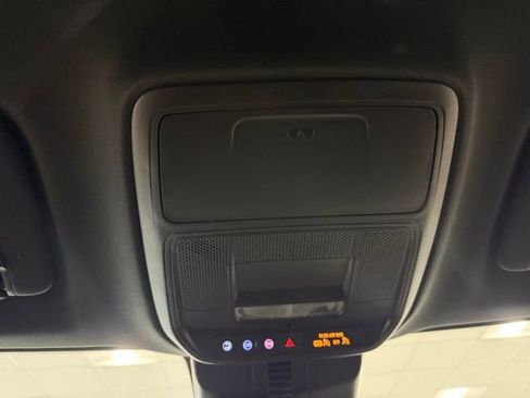 Used 2025 Buick Enclave Sport Touring image 21