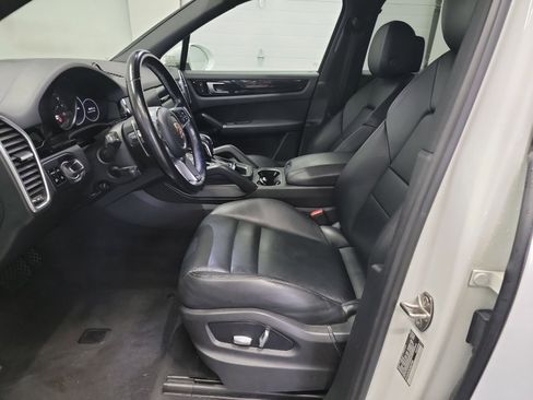 Used 2020 Porsche Cayenne AWD/4WD image 12