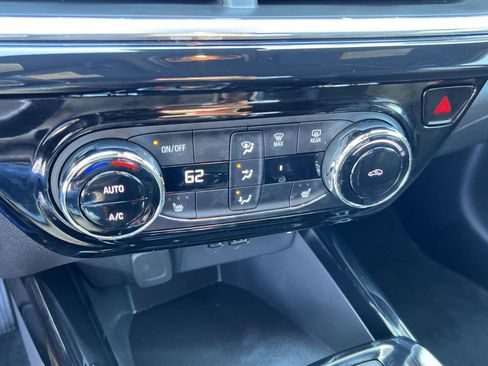 Certified 2025 Chevrolet Trax RS w/ Driver Confidence Package image 19