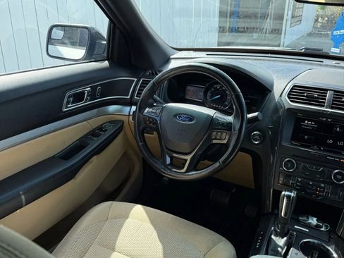 Used 2016 Ford Explorer XLT w/ Equipment Group 201A image 7