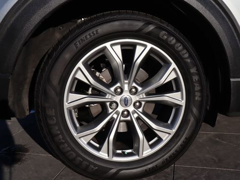 Used 2022 Ford Explorer XLT w/ Equipment Group 202A image 30