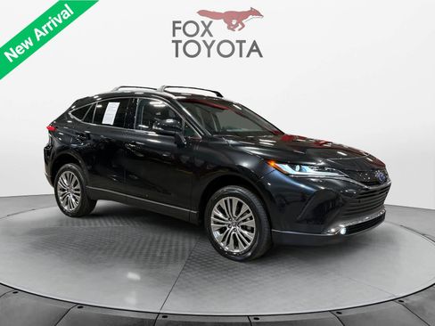 Used 2024 Toyota Venza XLE image 8