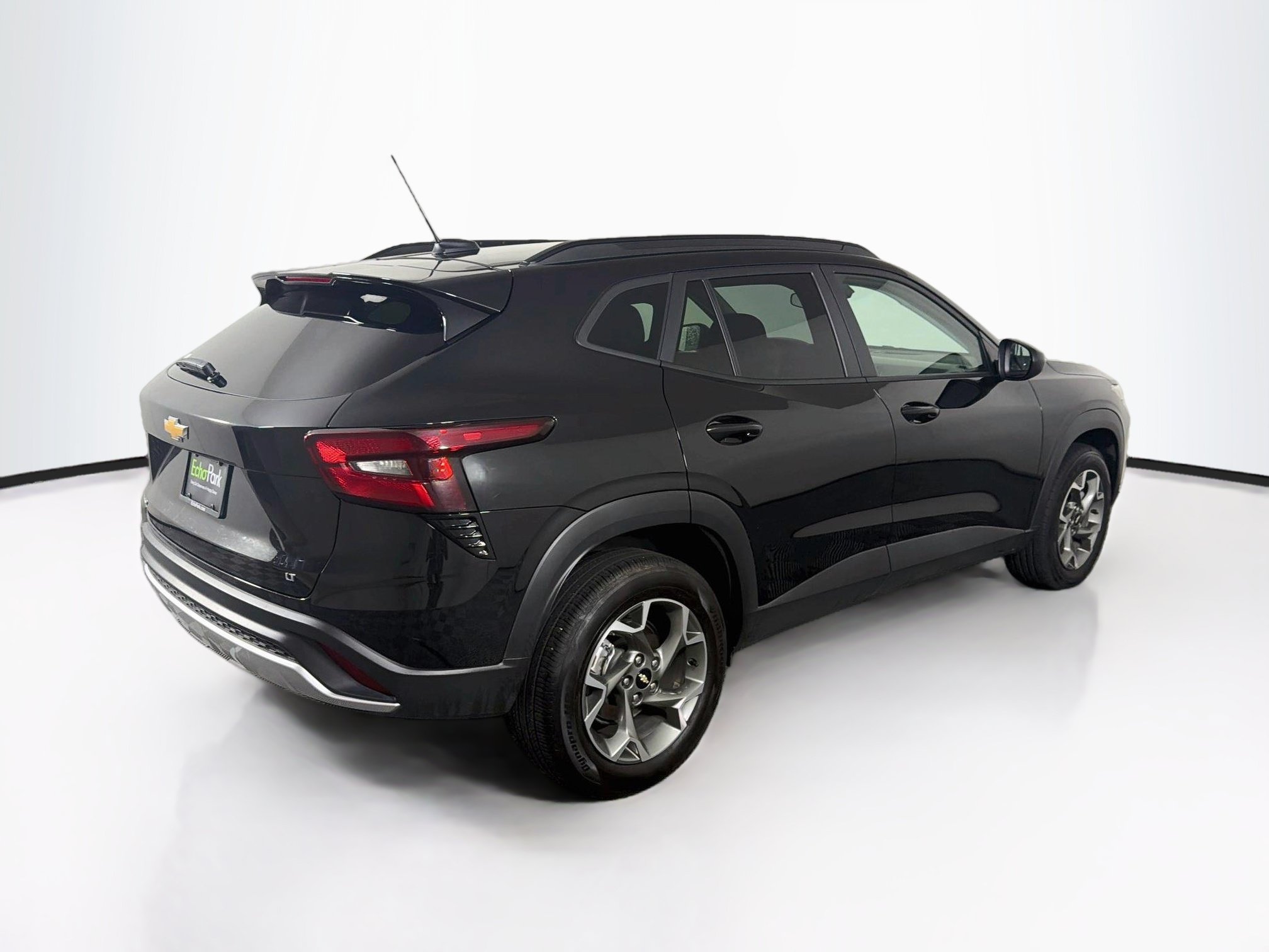 Used 2025 Chevrolet Trax LT FWD image 9