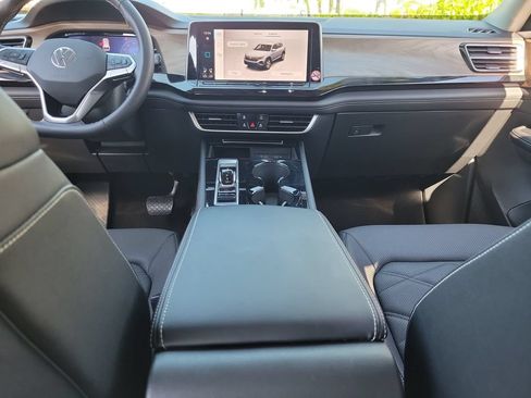 Used 2026 Volkswagen Atlas SE FWD image 15