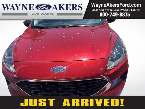 Used 2021 Ford Escape SE w/ SE Sport Appearance Package FWD image 1