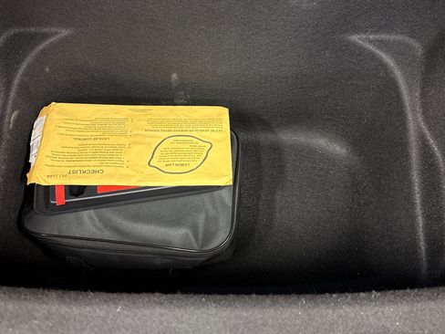 Used 2023 Tesla Model Y Performance image 23