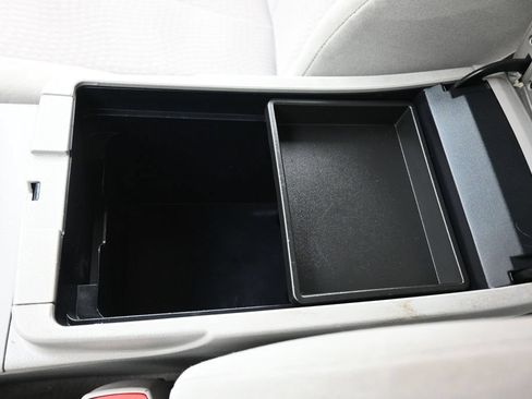Used 2011 Toyota Camry LE FWD image 19