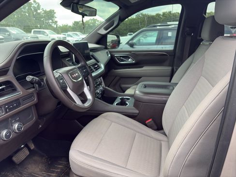 Used 2023 GMC Yukon SLE RWD image 9