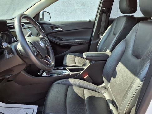 Certified 2020 Buick Encore GX Essence image 13