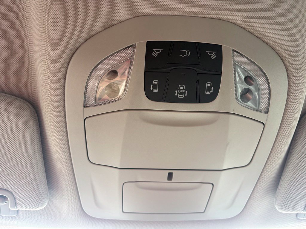Used 2023 Chrysler Pacifica Touring-L FWD image 41