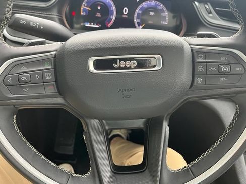 Certified 2024 Jeep Grand Cherokee L Altitude AWD/4WD image 17