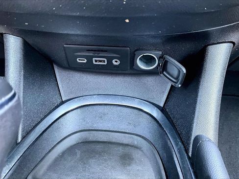 Used 2019 Chevrolet Malibu Hybrid w/ Leather Package FWD image 17