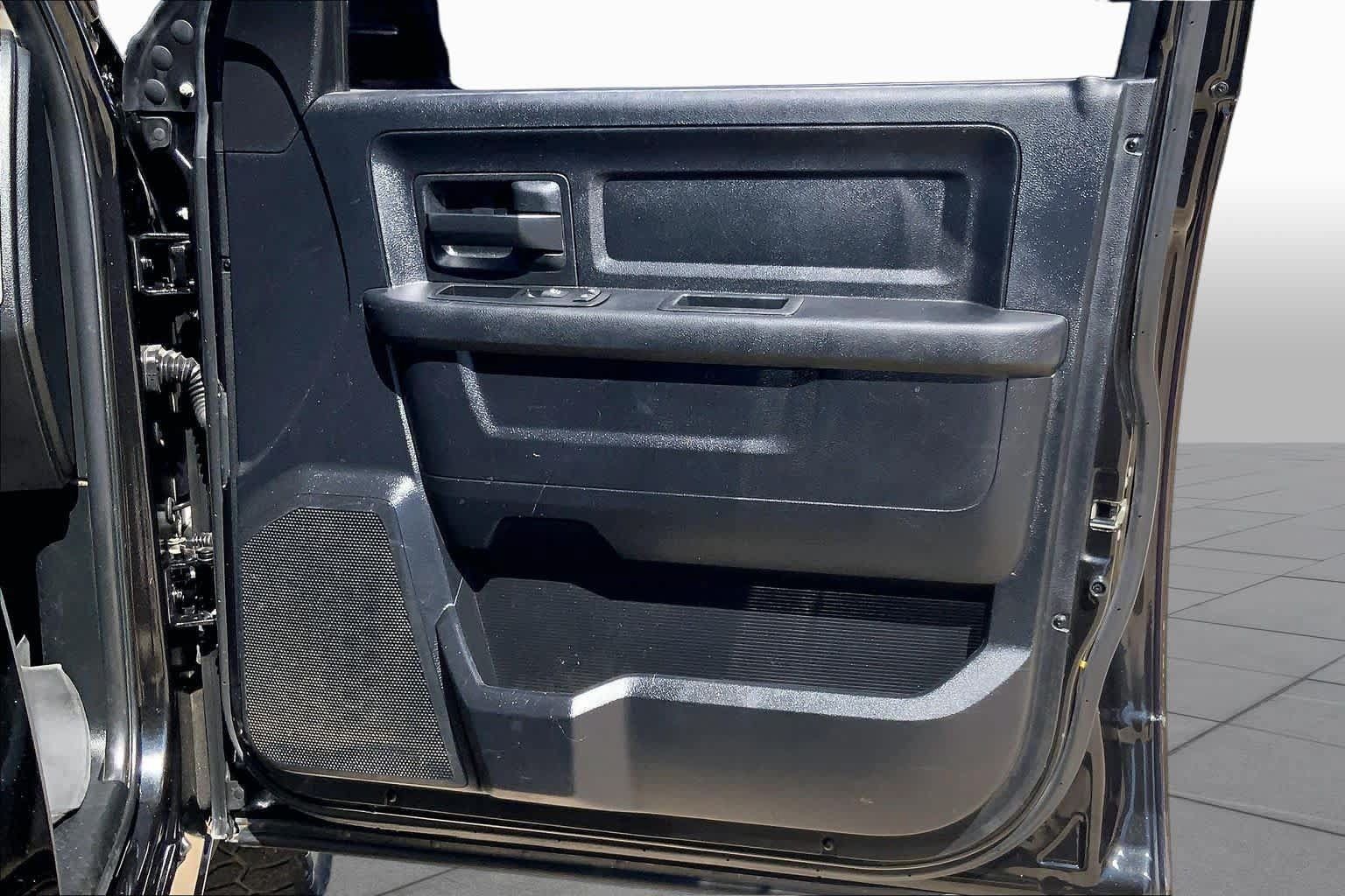 Used 2015 RAM 1500 Express RWD image 20