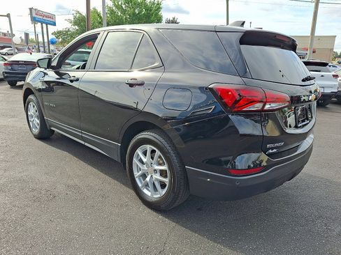 Used 2023 Chevrolet Equinox LS w/ LS Convenience Package image 3