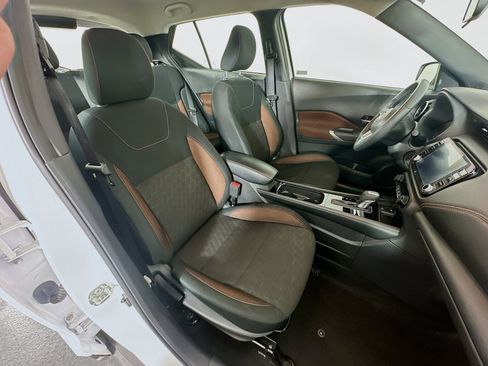 Used 2024 Nissan Kicks SR image 27