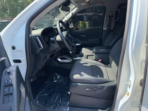Used 2025 Nissan Frontier SV AWD/4WD image 13