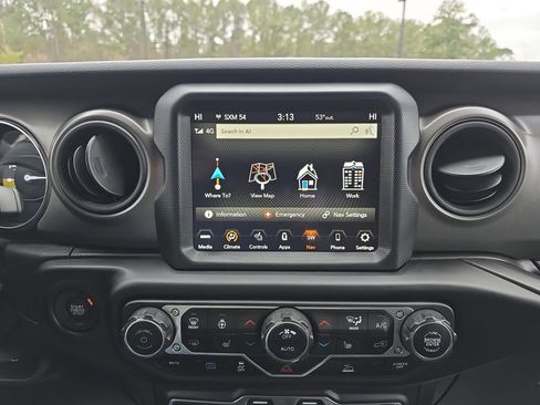 Used 2023 Jeep Wrangler Unlimited w/ Sun & Screen Package image 28