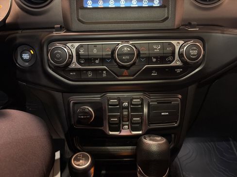 Used 2022 Jeep Wrangler Unlimited Sport image 21