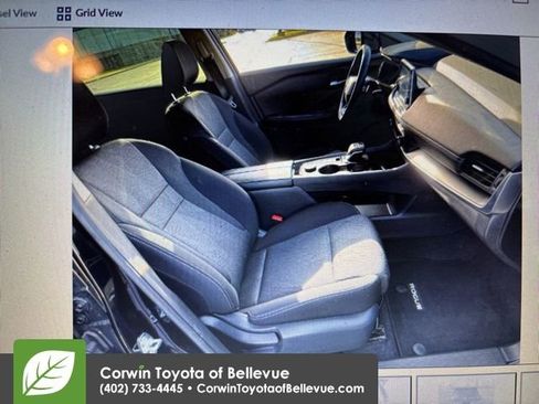 Used 2025 Nissan Rogue SV image 8