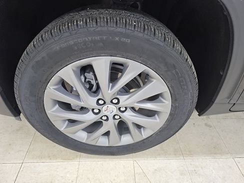 Used 2025 Buick Enclave Preferred AWD/4WD image 24