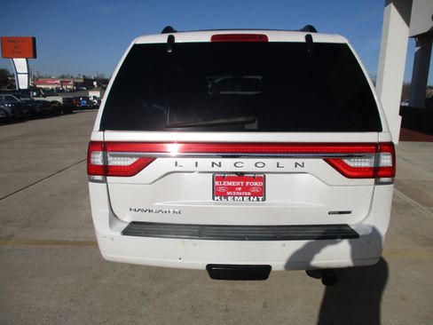 Used 2015 Lincoln Navigator 2WD image 8