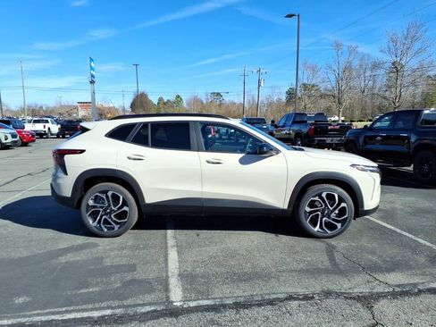 New 2026 Chevrolet Trax RS w/ Sunroof Package image 4