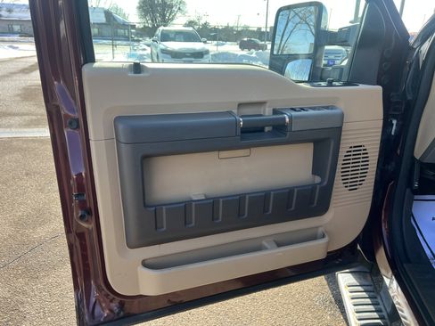 Used 2011 Ford F250 Lariat w/ Lariat Interior Pkg image 15