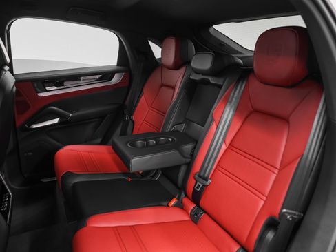 Certified 2025 Porsche Cayenne Coupe AWD/4WD image 40