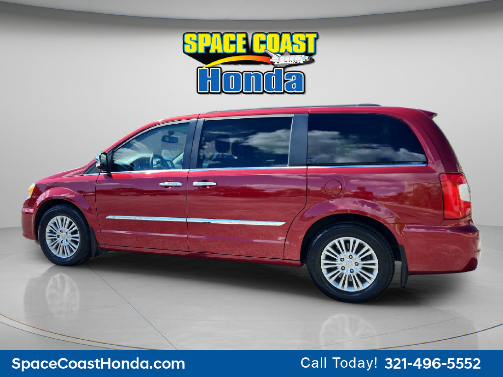 Used 2015 Chrysler Town & Country Touring-L w/ Driver Convenience Group FWD image 11