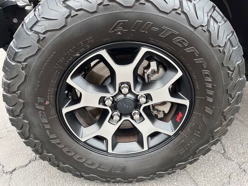 Used 2018 Jeep Wrangler Unlimited Rubicon w/ Safety Group image 5