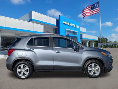 Used 2019 Chevrolet Trax LT w/ LT Convenience Package image 3