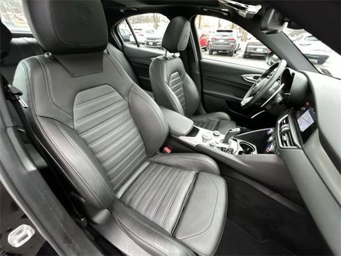Used 2023 Alfa Romeo Giulia Veloce image 25