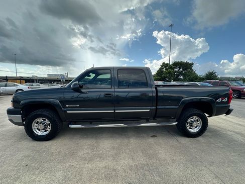 Used 2004 Chevrolet Silverado 2500 LT w/ Skid Plate Package AWD/4WD image 2