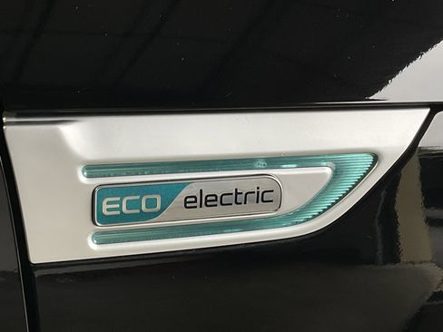 Used 2018 Kia Soul EV + w/ Sun & Fun Package image 8