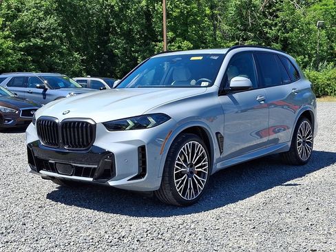 Used 2026 BMW X5 xDrive40i w/ M Sport Package AWD/4WD image 3