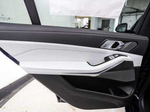 Used 2026 BMW X7 xDrive40i image 17